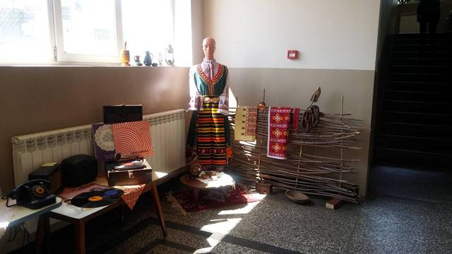 Ретроизложба под наслов „От скрина на баба”