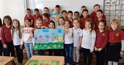 Първокласници на Великденска полянка
