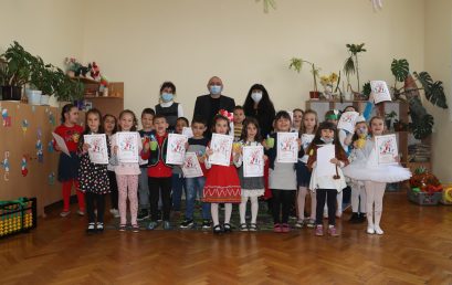 Малчуганите от група за предучилищна подготовка празнуват