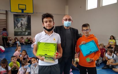 Кристиян Байдаков и Станимир Колев с нов училищен рекорд за редене на кубчето на Рубик