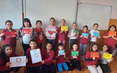 Второкласници с благодарност към своите семейства