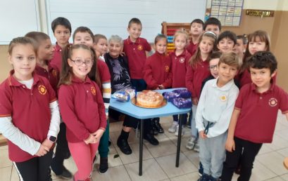 Първокласници отбелязват празника със специален гост