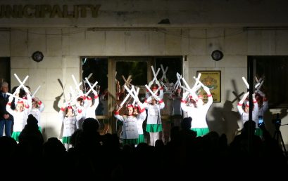 Мажоретките пожелават Светла Коледа  на всички горнооряховчани!