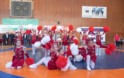 Мажоретки откриват Международния турнир по борба „Никола Петров“