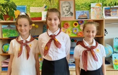 Четвъртокласниците с поздрав по повод патронния празник на ОУ „Иван Вазов“