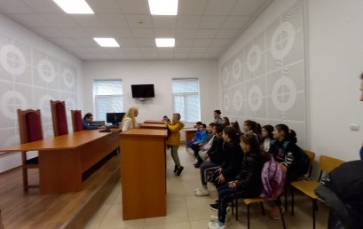 Четвъртокласници на гости в Районен съд