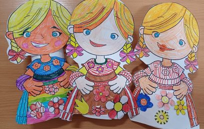 Първокласници с изложба за 1 март