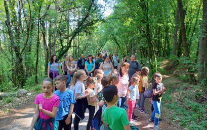 Туристически поход на ученици от първи клас по повод празника на училището