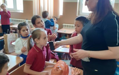 Второкласници се запознават как да оказват първа помощ