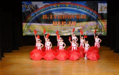 Мажоретен състав „Българче“  със златни и сребърни купи и медали