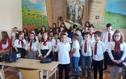 Музикално-поетична програма по стихове и песни на народния поет Иван Вазов, изпълнена от учениците на 3.“В“ и 7.“В“