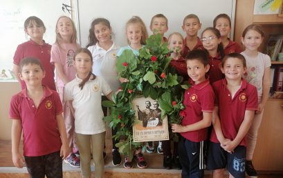 Венец от цветя за портрета на светите братя