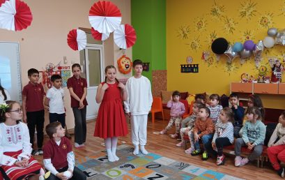Четвъртокласници подариха мартенски изненади на малчуганите от детски градини