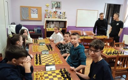 Първи в областта по шахмат