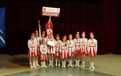 Купи и медали  от Европейски Гранд При – Албена  за мажоретките на ОУ „Иван Вазов“