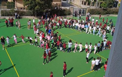 Инициативата „Be Active“ вдъхнови учениците с демонстрации по борбa, баскетбол, тенис на маса и български хора