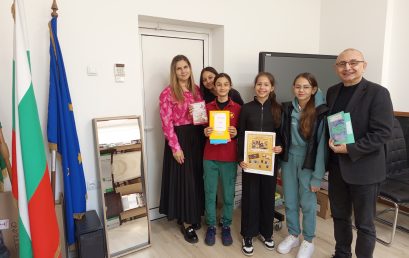 Шестокласници и седмокласници с трогателна инициатива за Деня на народните будители