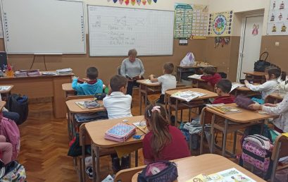 Приказна седмица на четенето в 1.В клас заедно с баба