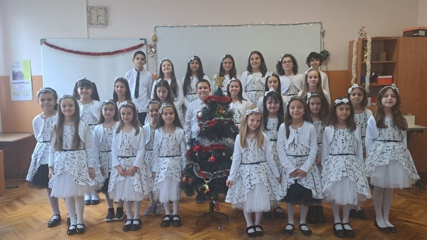 ВГ „Звънчета“ при ОУ „Иван Вазов“ с две първи награди от националния конкурс „Коледна звезда“