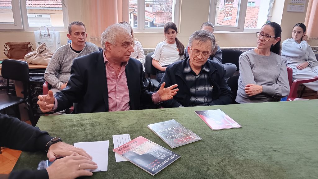 По стъпките на истината: Николай Иванов гостува в нашето училище