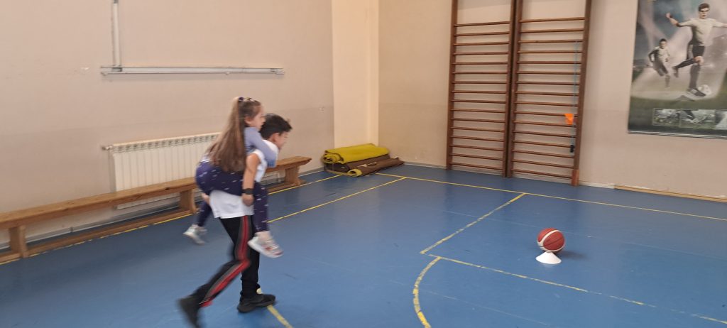 Съвместен урок с малчугани