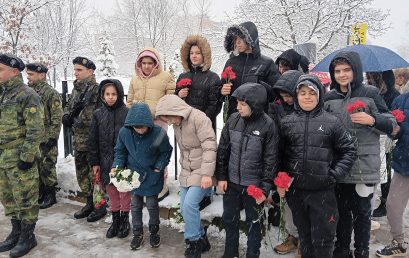 С Левски в сърцата: Ученици от ОУ „Иван Вазов“ почетоха Апостола