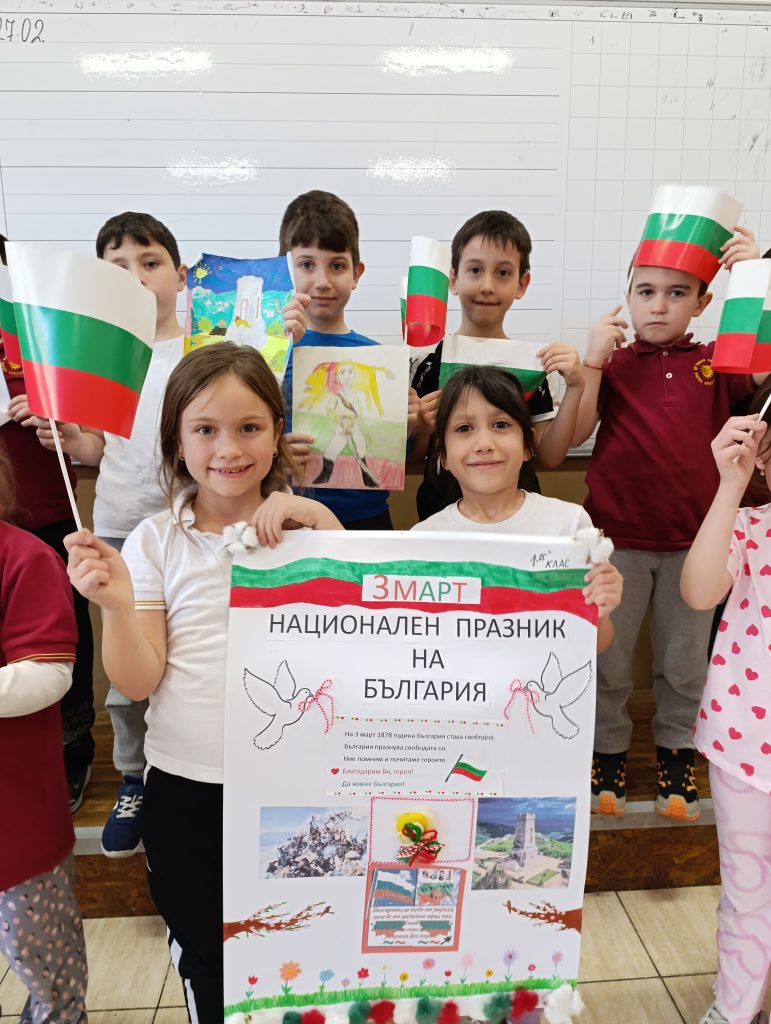 Учениците от 1″Б“ клас се потопиха в духа на 3 март