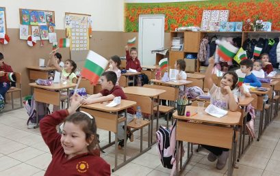Урок по родолюбие: Два класа се обединиха за националния празник