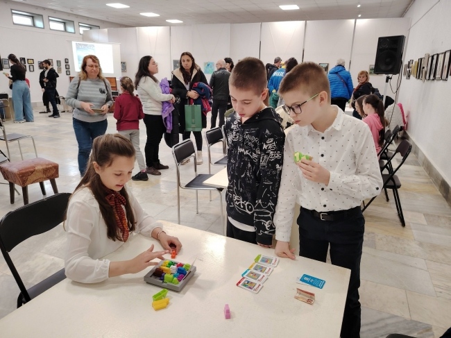 Деца и ученици се забавляваха на празник на математиката в Горна Оряховица