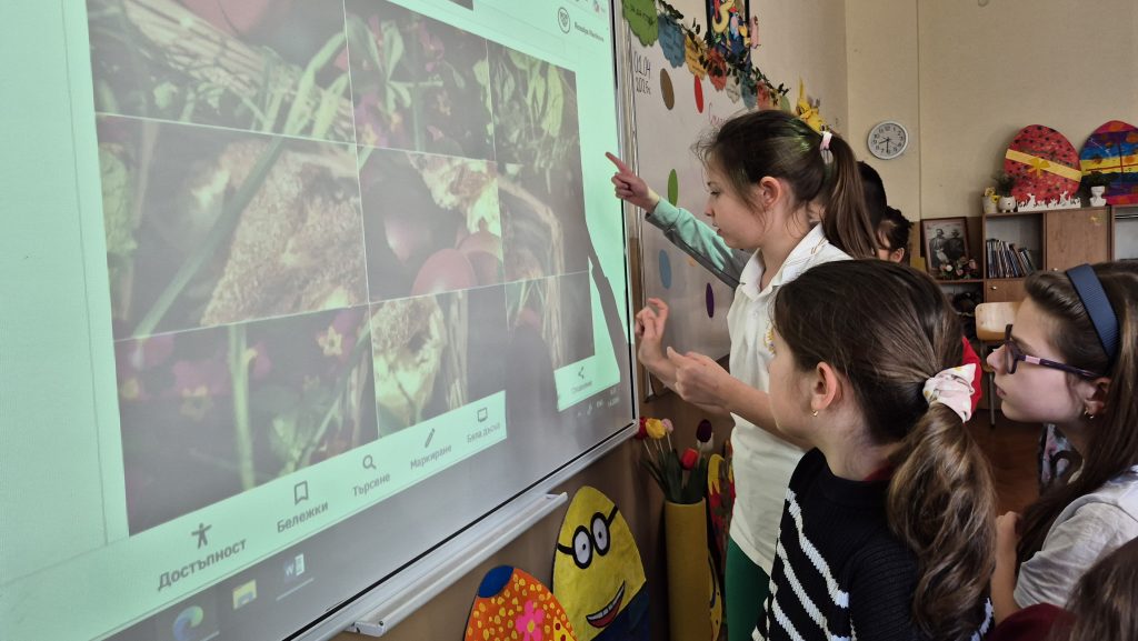 Световен ден на детската книга отбелязват третокласници, заедно с децата от подготвителната група