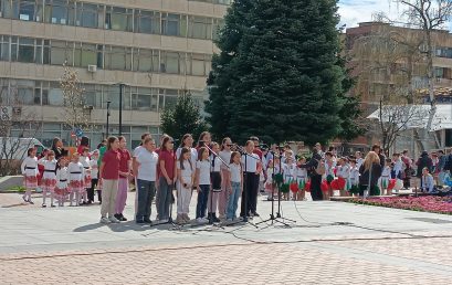 Великденска магия: „Българче“ и „Звънчета“ озариха общинския концерт