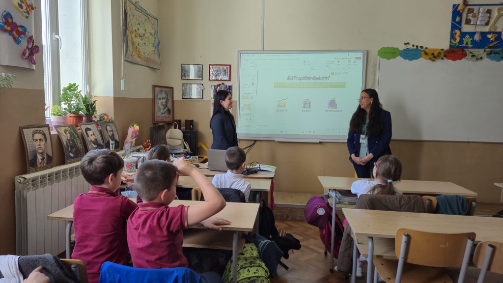 Финансова грамотност за бъдещи мениджъри: Специални гости в месеца на кариерното ориентиране